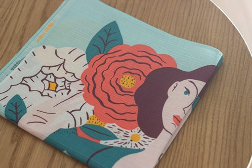 Furoshiki dame au kimono bleu – Image 3